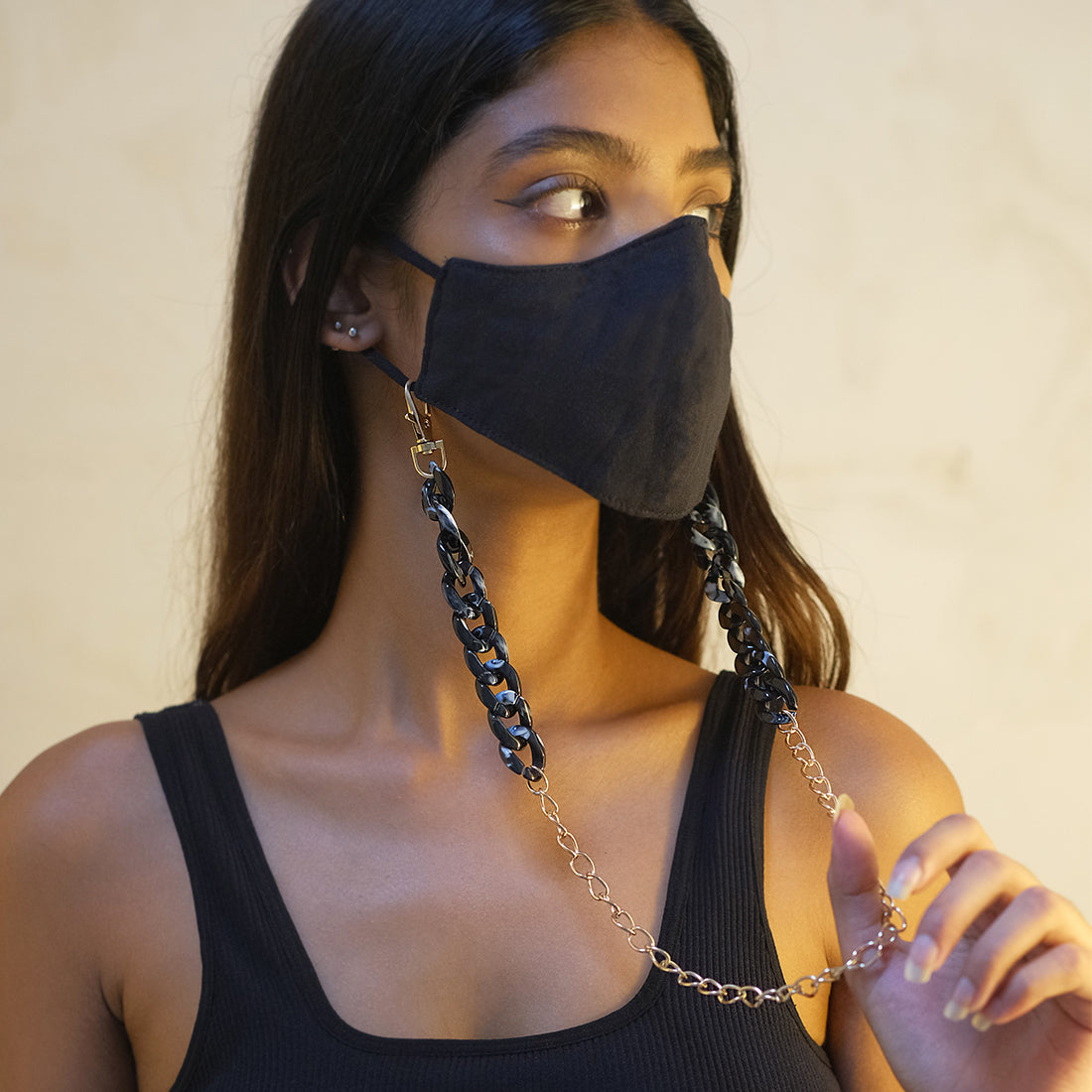 METALLIC GOLD-TONED CHAIN-LINK MARBLE BLACK ACRYLIC MASK CHAIN OR SUNGLASS CHAIN