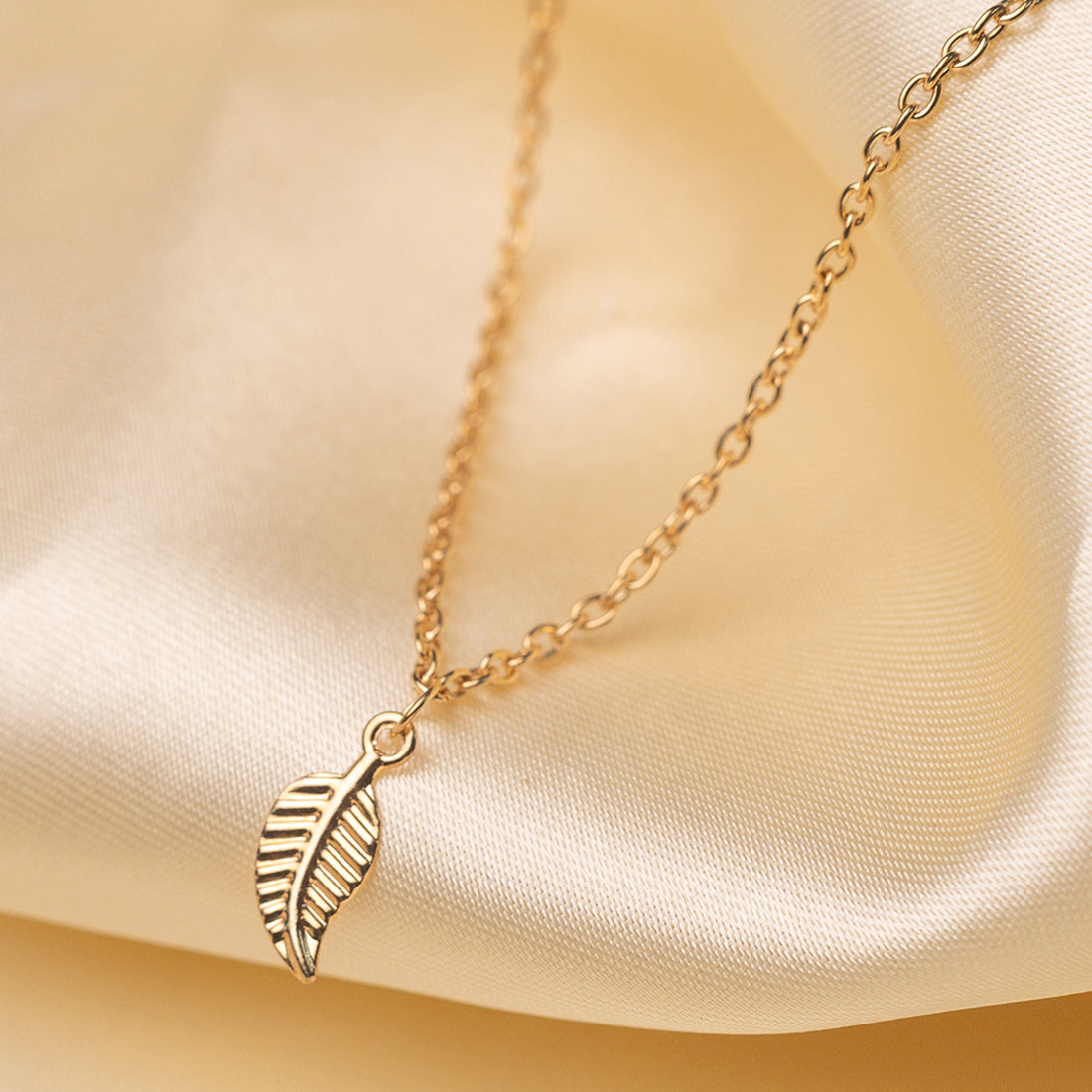 Chic Gold-Toned Leaf Pendant Necklace