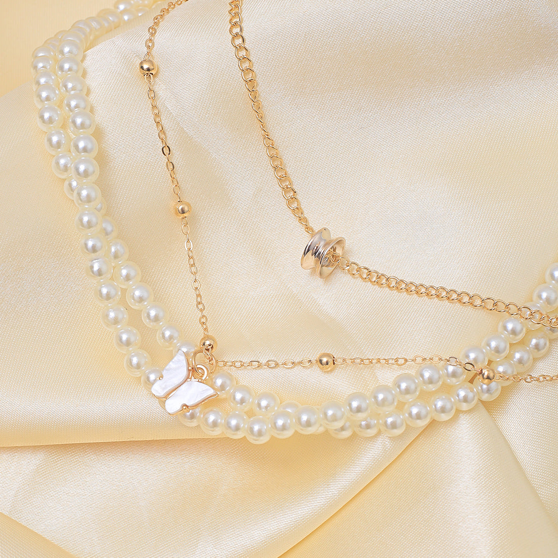 Quadruple-Chain Pearl And Pendant Elegance Necklace
