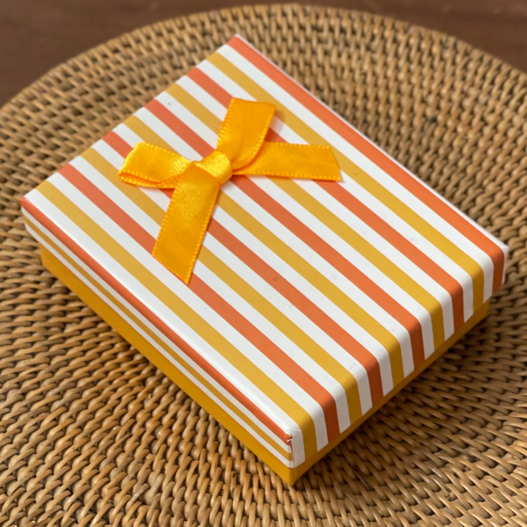 CRAFTY STRIPED GIFT BOX WITH RIBBON