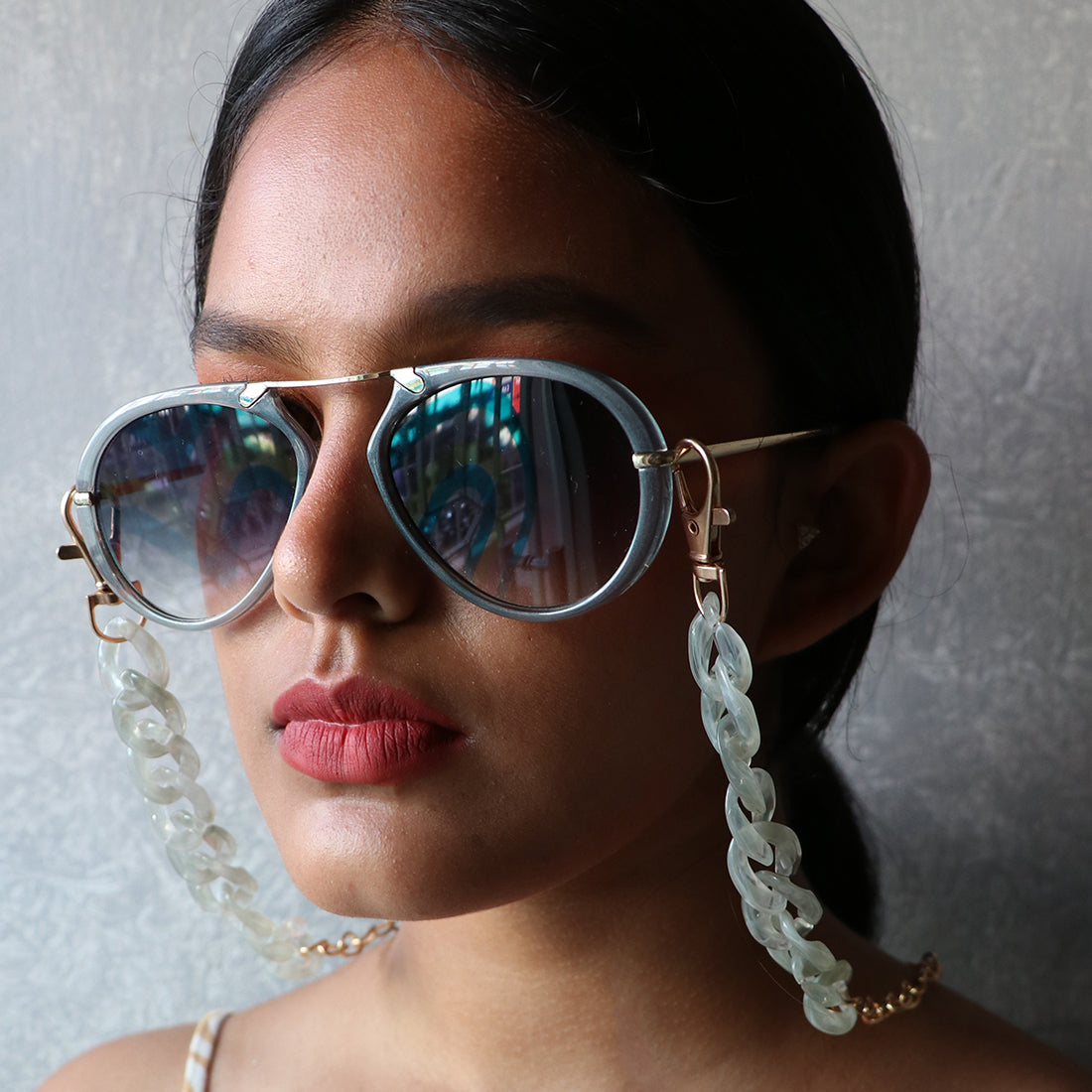 METALLIC GOLD-TONED CHAIN-LINK MARBLE OLIVE GREEN ACRYLIC MASK CHAIN OR SUNGLASS CHAIN