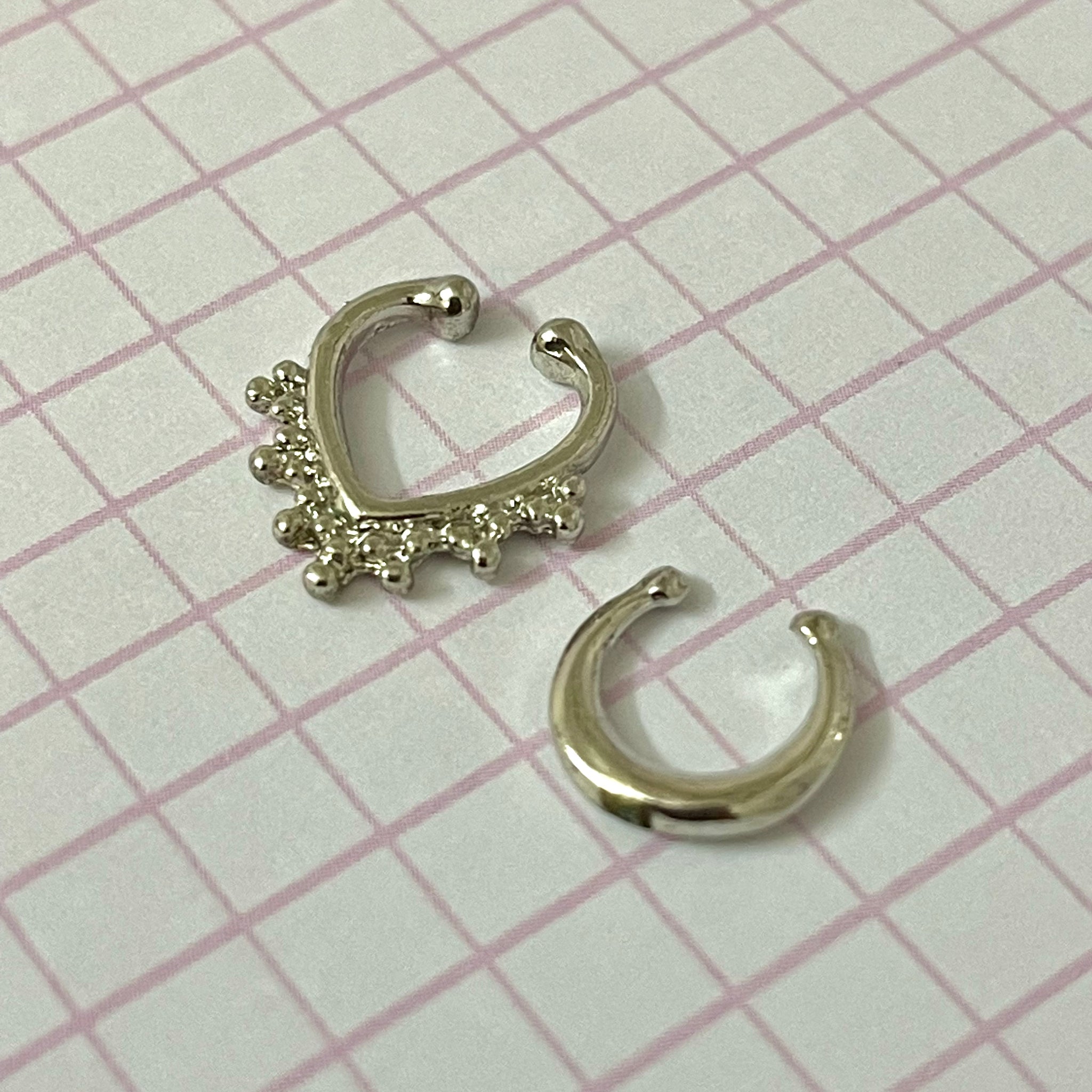 SET OF TWO SEPTUM PIERCING PRESS SILVER-TONED NOSE RING