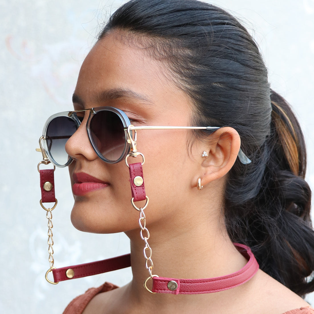 METALLIC GOLD-TONED CHAIN-LINK & MAROON LEATHER MASK CHAIN OR SUNGLASS CHAIN